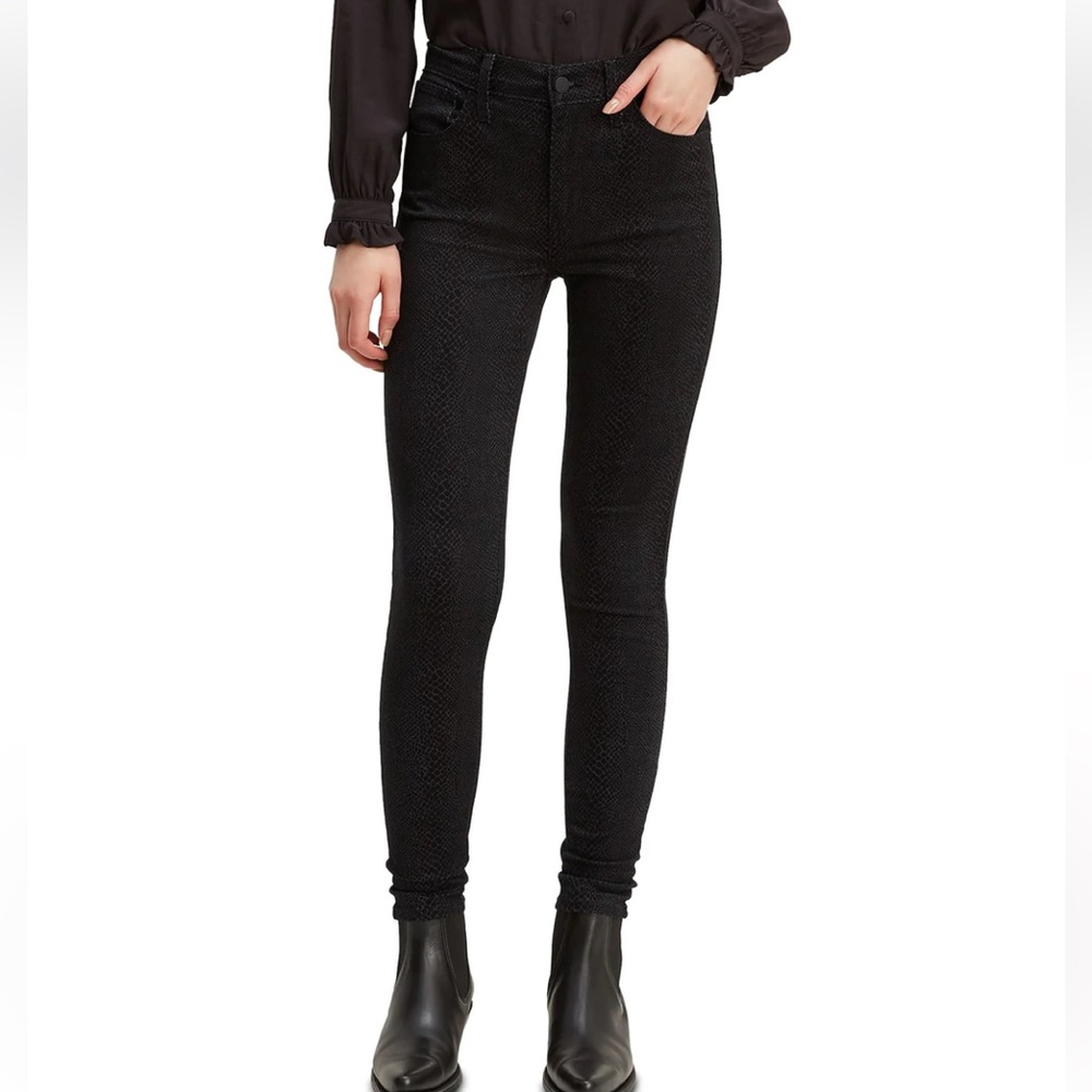 NWT Levi’s 720 black high rise super skinny snake print jeans size 16